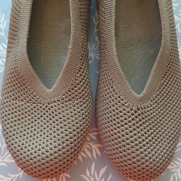 Eileen Fisher Sz 5.5 Taupe Ballet Flats with Woven Texture Lightweight Stretch - Picture 2 of 11